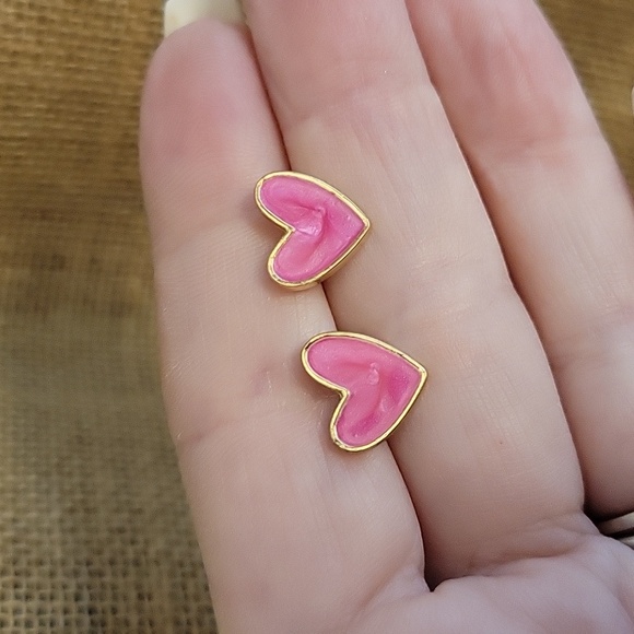 PREPPY PINK HEART ENAMEL SWIRL EARRINGS - Picture 1 of 6